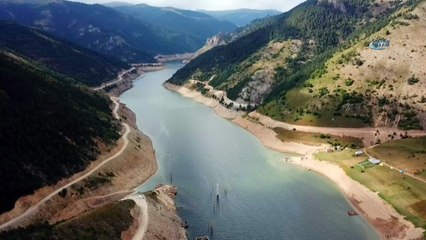 Sular altında kalan köy havadan görüntülendi