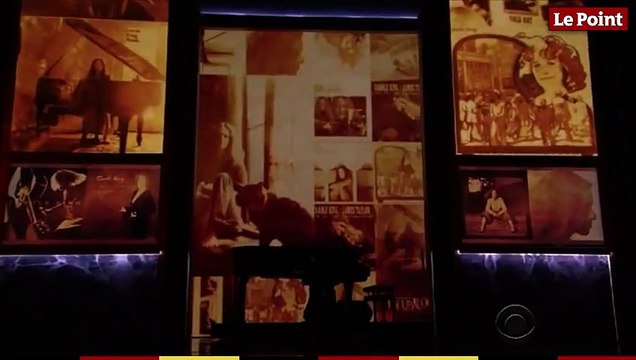 Aretha Franklin chante « (You Make Me Feel Like) A Natural Woman » devant le couple Obama au Kennedy Center Honors