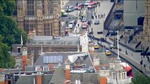 Detenido un hombre tras estrellarse un coche contra las barreras del Parlamento británico