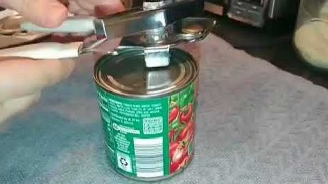 Bonne utilisation d'un ouvre-boîte à deux molettes