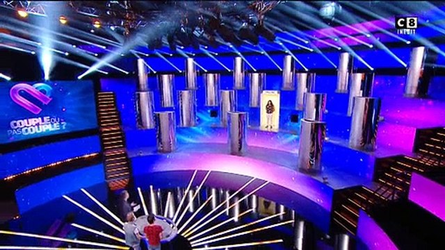 Un candidat de Couple ou pas couple sur C8 dézingue les fonctionnaires et se fait huer - Regardez