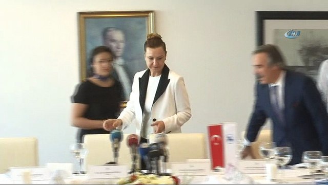 Dokuz Eylül Üniversitesi Rektörü Prof. Dr. Nükhet Hotar: 'Halkımıza çaresizlik ve yitirilmiş duygusu üzerinden yapılan algı operasyonlarını ekonomik yaptırımlar adı altında özgürlüklerine müdahale edilmesini görmezden gelmemiz mümkün değil'