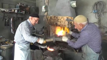 74 Yaşındaki Ziya Ayçem, Dedesinden Kalan Mesleği Devam Ettiriyor