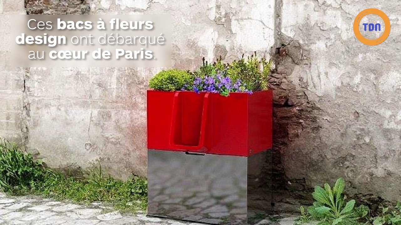 Impossible d’uriner discrètement dans les nouveaux urinoirs parisiens ! Les uritrottoirs font scandale !