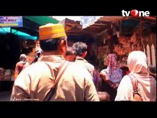 Mengintip Sentra Pembuatan Baju Koko di Gresik