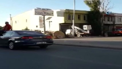 Arabayı Tavanına Oturup Kullanan Sürücüye Ceza