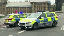 Varios heridos al estrellarse auto contra Parlamento de Londres
