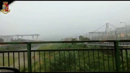Le viaduc de lautoroute A10 sest écoulé à Gênes, en Italie.