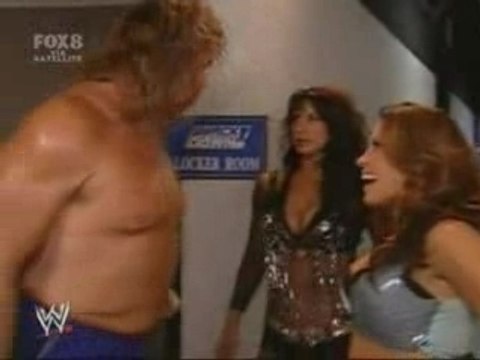 Mickie James kisses Ron Simmons