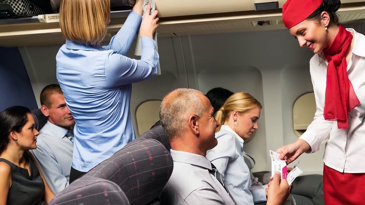 10 Dinge, die du nicht über FlugbegleiterInnen weißt
