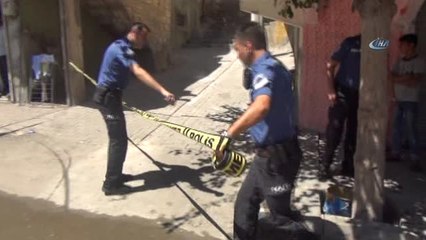 Uyuşturucu Satıcıları Sokak Ortasında Çatıştı: 1'i Çocuk, 4 Yaralı