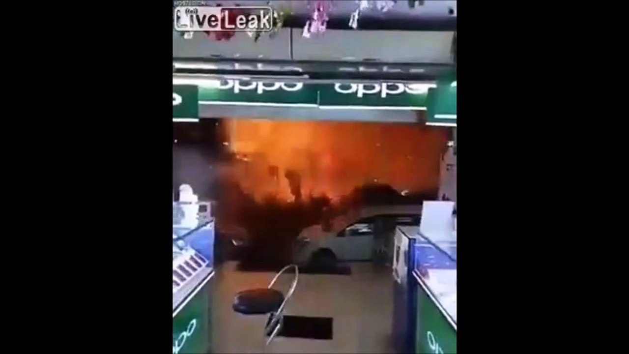 Quand une fabrique de feux d'artifice prend feu...