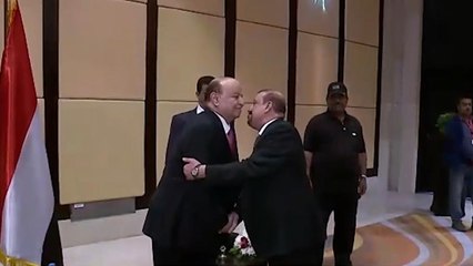 الرئيس اليمني يلتقي قادة المؤتمر الشعبي بالقاهرة