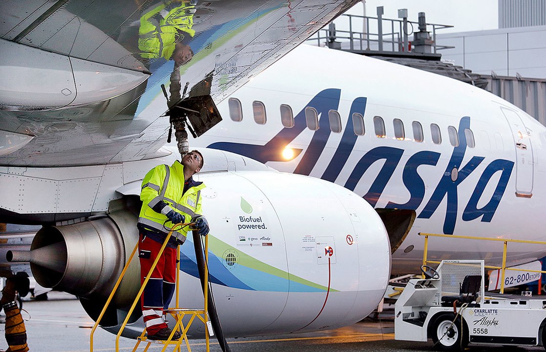 Un bagagiste suicidaire vole un avion à l'aérop...