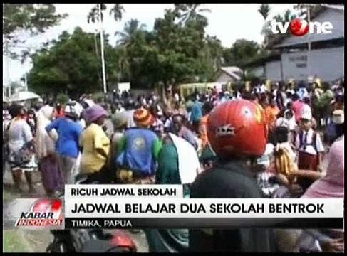 Hari Pertama Sekolah, Siswa dan Guru Blokade Jalan di Timika