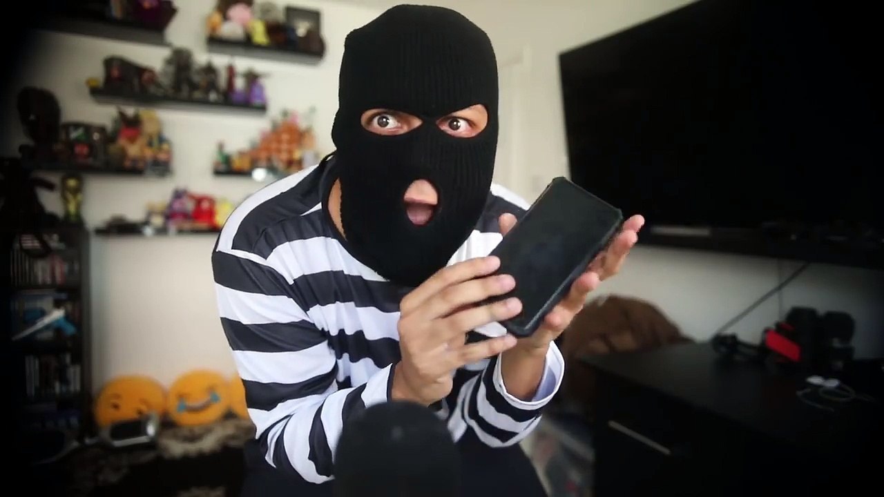 he came BACK HOME when trying to STEAL FROM HIS HOUSE !!! (Sneak Thief)