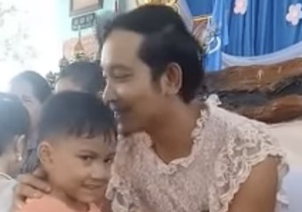 Single Dad Wears Dress to Mother’s Day Event So His Son Doesn't Feel Left Out