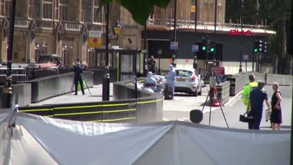 Londra'da Bir Araç Parlamento Binasının Bariyerlerine Çarptı - Hd