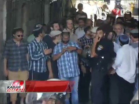 Berunjuk Rasa, Warga Palestina Bentrok dengan Polisi Israel