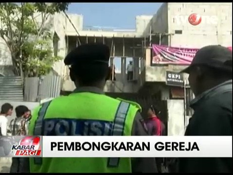 Tak Miliki IMB, Jemaat GKPI Cipinang Muara Bongkar Gereja Sendiri