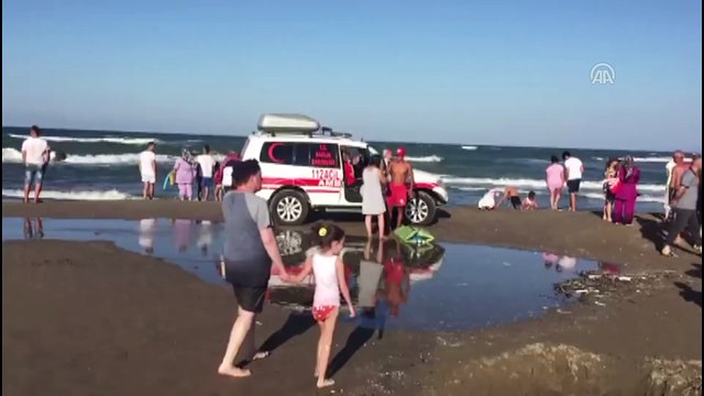 Denize giren kişi dalgalara kapıldı - SAKARYA