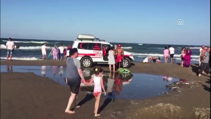 Denize giren kişi dalgalara kapıldı - SAKARYA