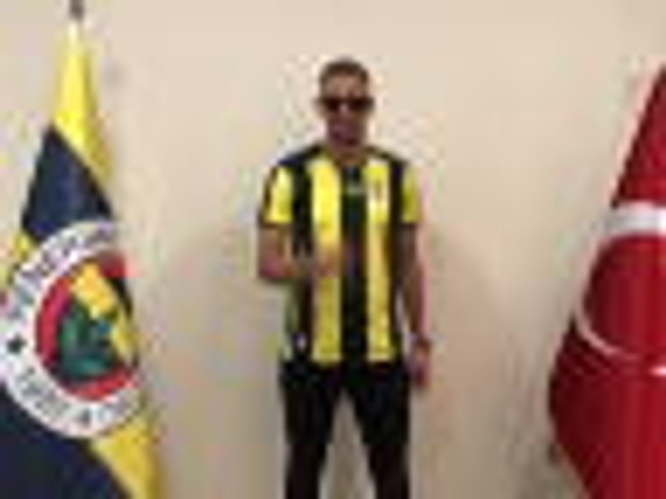 Hilarious Slimani presentation at Fenerbahce goes viral