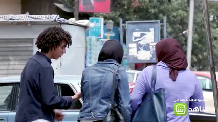 طفل يحاول إقناع الناس بشراء هاتف مسروق في مصر فهل استجاب الناس؟