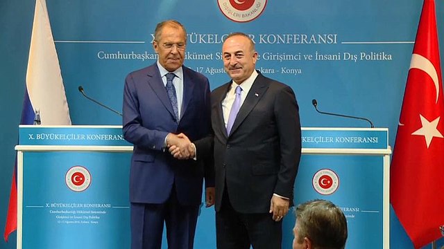 وزير خارجية تركيا يلتقي نظيره الروسي.. تنددٌ بالعقوبات الأمريكية وسعيٌّ لحل بشأن إدلب