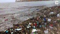 Des tones de déchets se déversent sur les plages du Mexique. Pollution incroyable