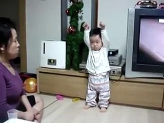 حنان الأم بعد عقاب طفلها الصغير فيديو حصد ملايين المشاهدات شوفو شو عملت فيه يا حرام