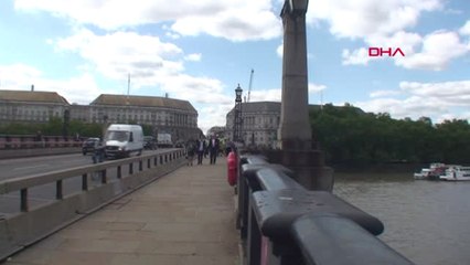 Londra'da Bir Araç Parlamento Binasının Bariyerlerine Çarptı - Hd