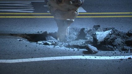 서울 여의도 왕복 6차선 도로 '움푹' 주저앉아 / YTN