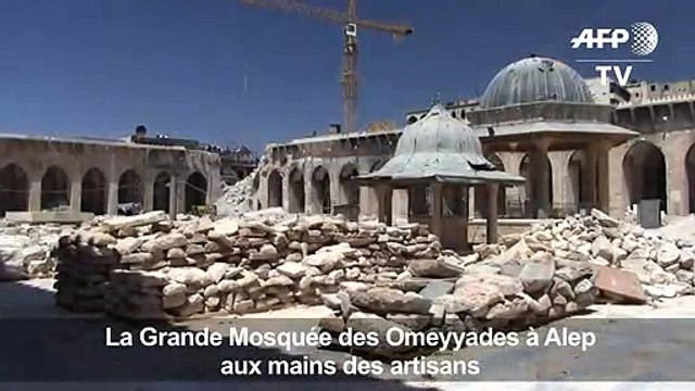 Des ouvriers syriens rénovent la Grande Mosquée des Omeyyades