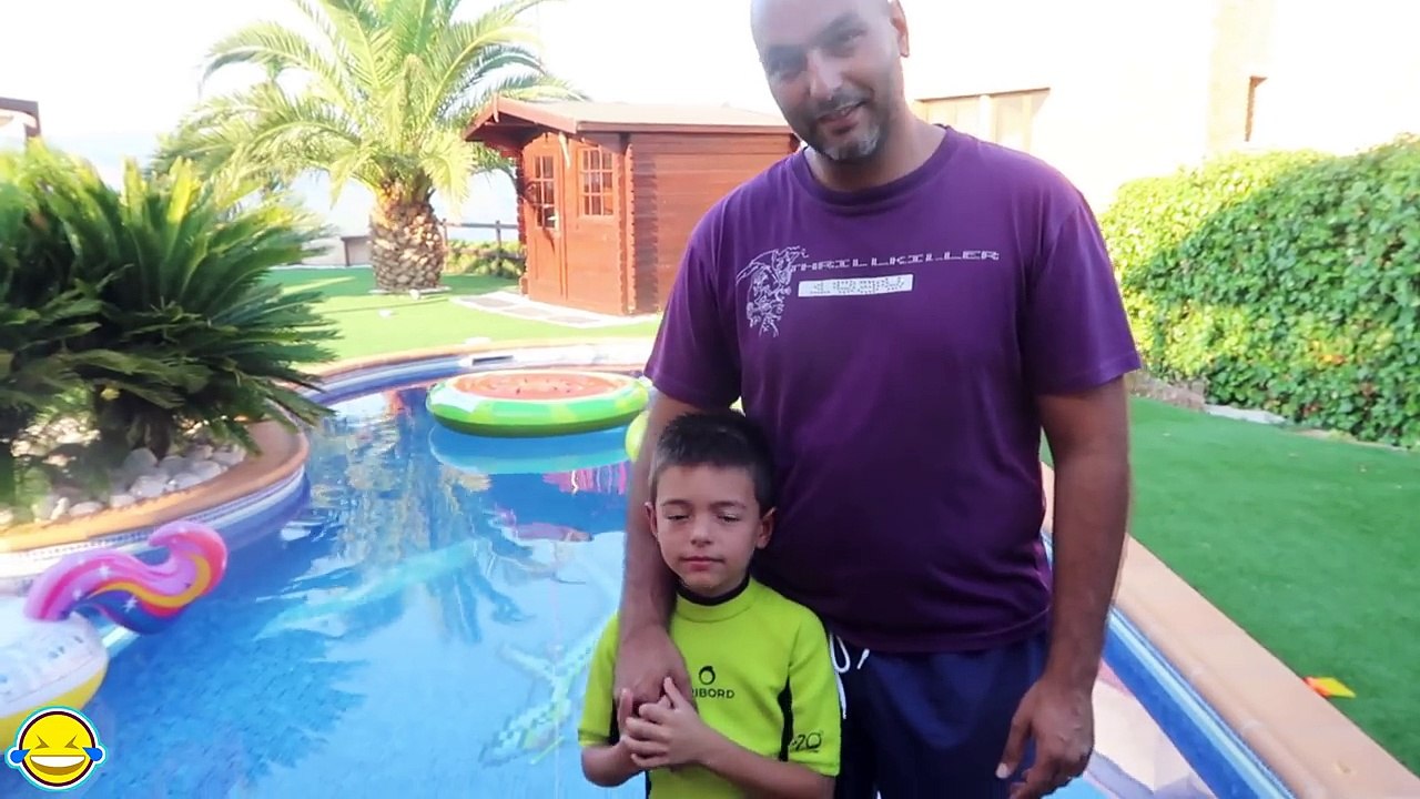 LA PISCINA ES LAVA Challenge El agua es lava Mo...