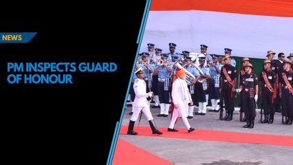 Descargar video: PM Modi inspects Guard of Honour on 72 Independence Day