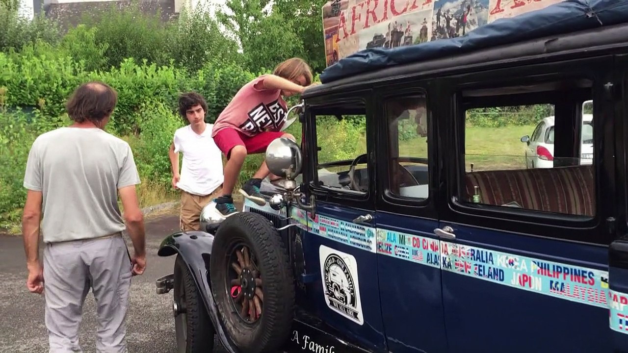 Im Oldtimer um die Welt - eine Familie lebt ihren Traum