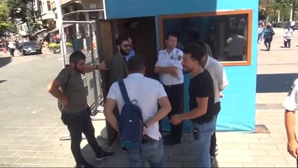 Taksim Meydanı'nda Görevli Bir Kadını Taciz Ettiği İddia Edilen Adam Gözaltına Alındı