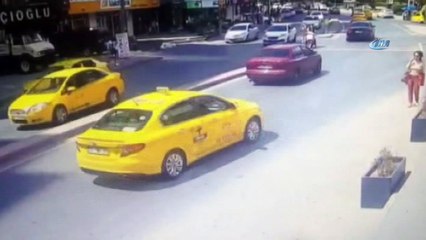 İstanbul’da kadının kafatasının kırıldığı feci kaza kamerada