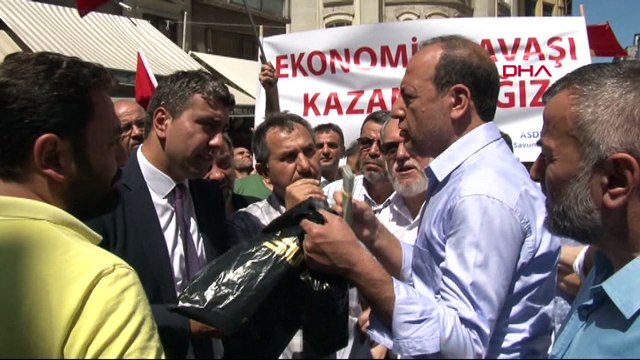 Sultanhamam esnafından döviz bozdurma eylemi