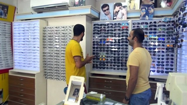 Alanya’da 300 dolar bozdurana güneş gözlüğü bedava