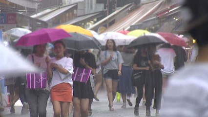 [날씨] 폭염 속 곳곳 소나기...남부 국지성 호우 / YTN