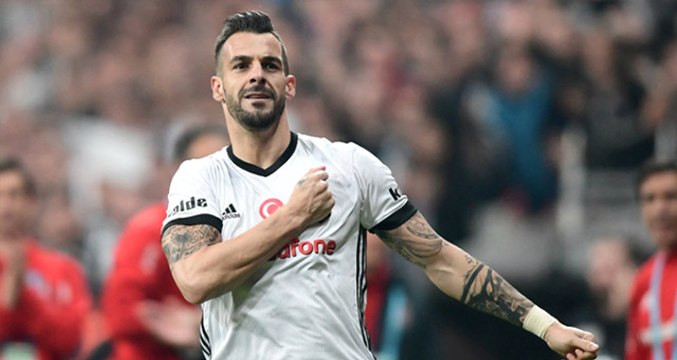 Beşiktaş Teknik Direktörü Şenol Güneş, Negredo'ya Hazır Ol Talimatı Verdi