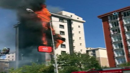 Ataşehir'de 9 katlı iş merkezinde yangın