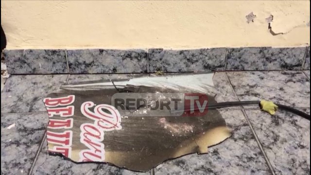 Report TV - Panik në Vlorë, i vendoset tritol një parukierie, polica merr në pyetje pronaren