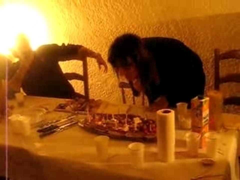 Anniv didine elle se brule les cheveux en soufflant mdr