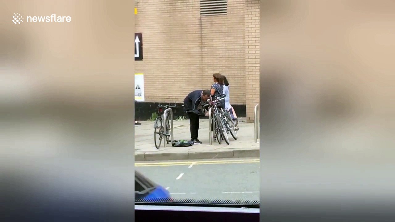 Brazen man attempts to steal bike in broad daylight in central Manchester