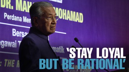 NEWS: Don’t be blindly loyal, Tun M tells gov’t officers