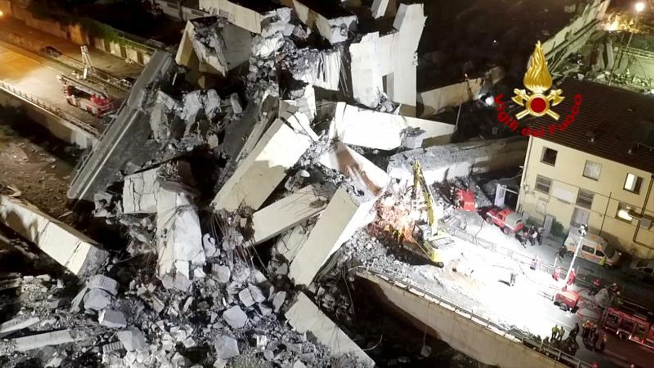 استمرار عمليات البحث عن ناجين محتملين من حادث ا...