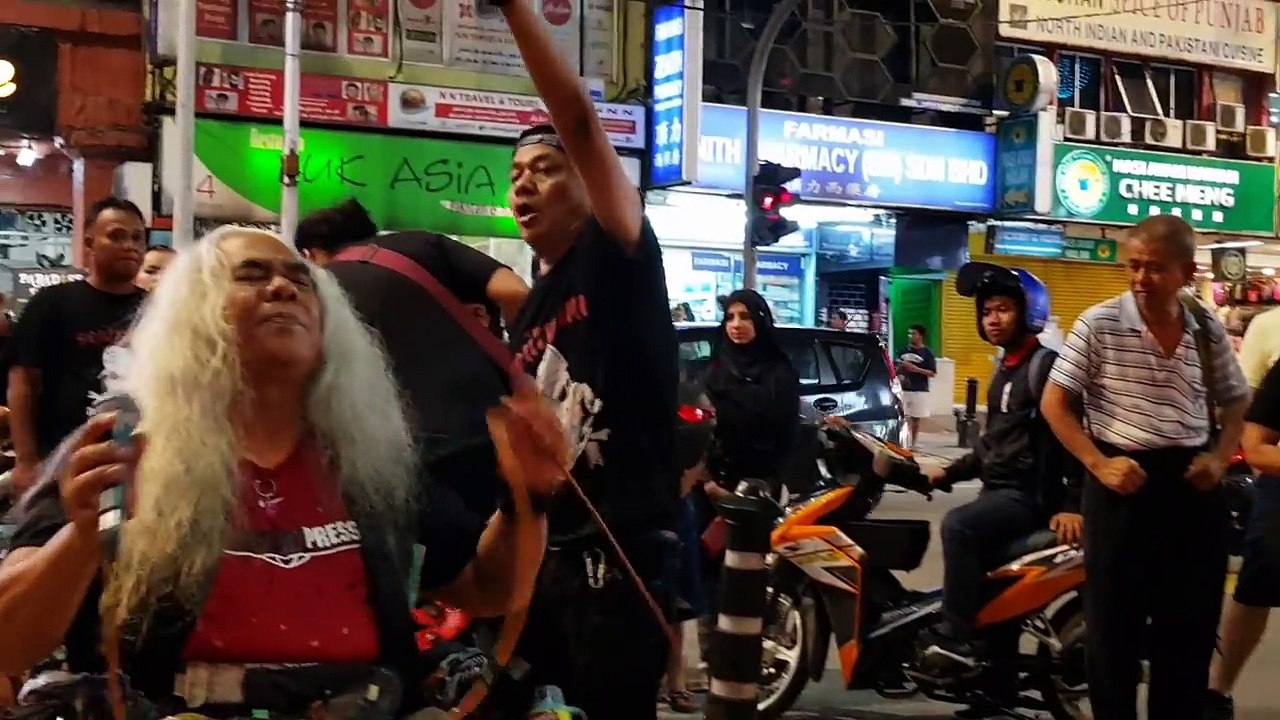 Sentuhan buskers malam ni sedap,tok ayah suara power bagi rock metal-HIDUP BERSAMA